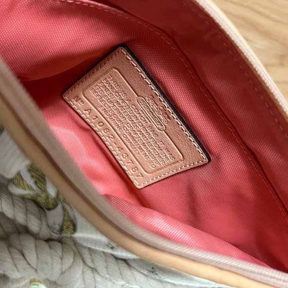 COACH Beachy Le-Tan Wristlet w/ Keychain - Picture 5 of 6